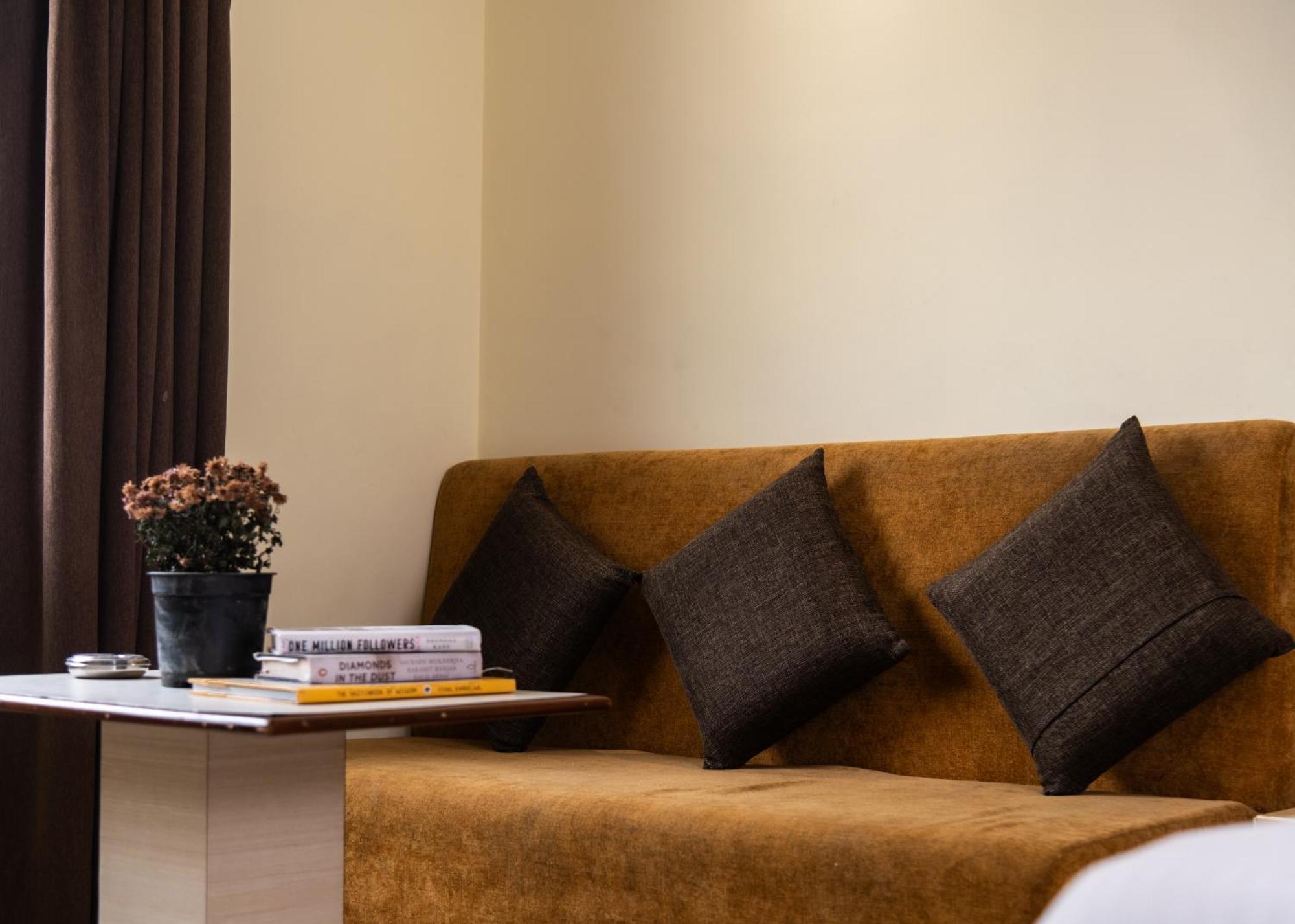 Mayur Hotel Нью-Дели Экстерьер фото