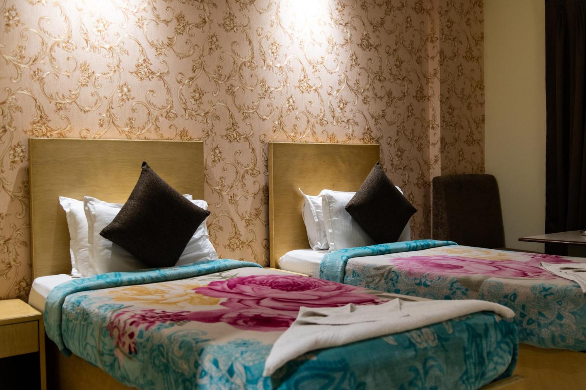 Mayur Hotel Нью-Дели Экстерьер фото