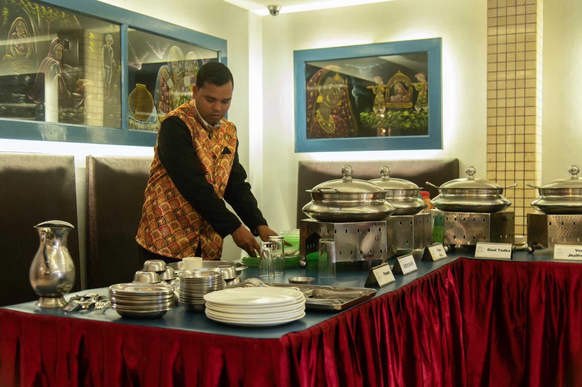 Mayur Hotel Нью-Дели Экстерьер фото