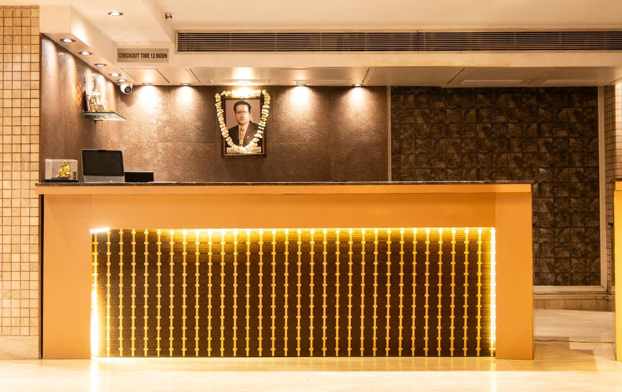 Mayur Hotel Нью-Дели Экстерьер фото