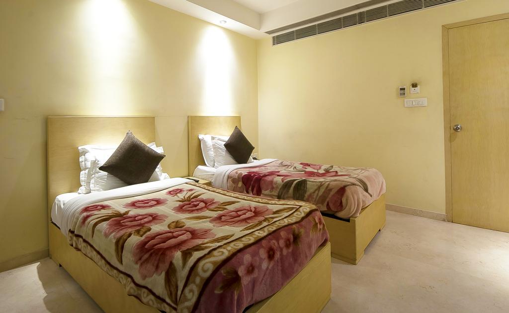 Mayur Hotel Нью-Дели Экстерьер фото