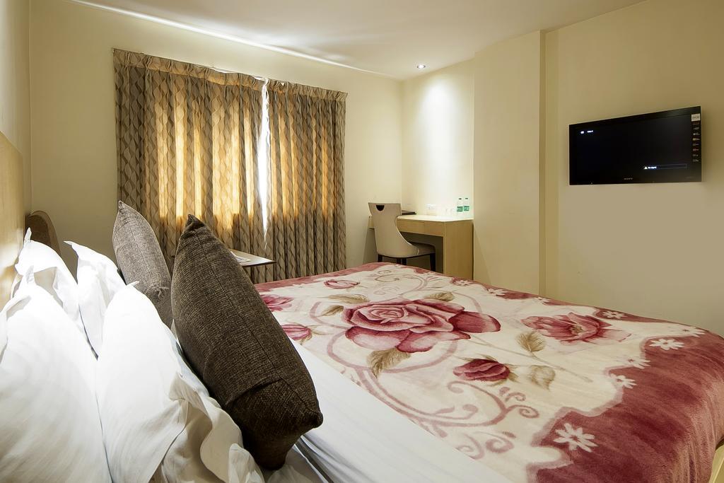 Mayur Hotel Нью-Дели Экстерьер фото