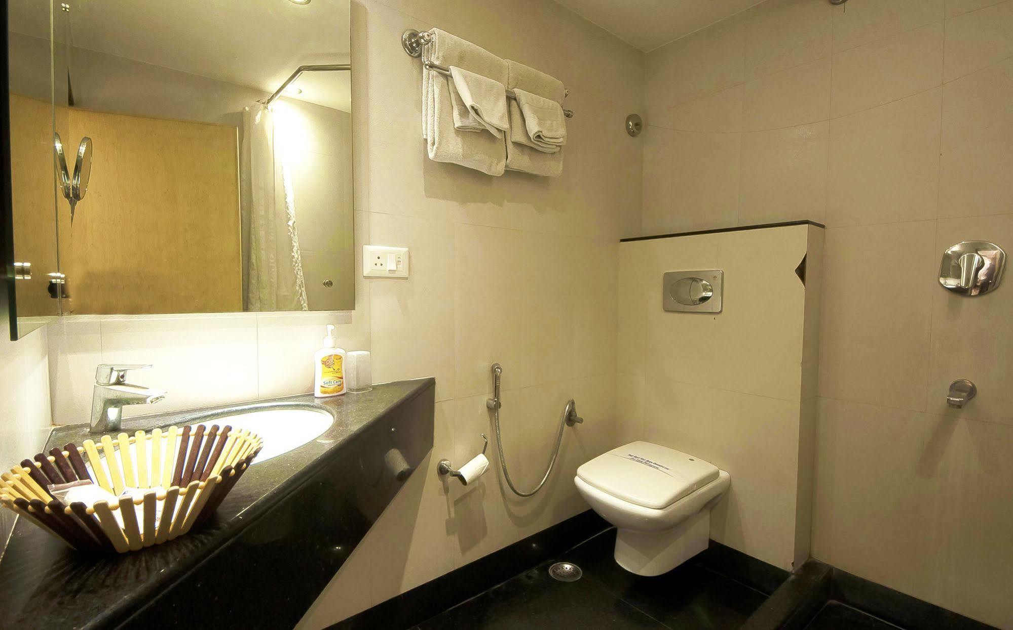 Mayur Hotel Нью-Дели Экстерьер фото