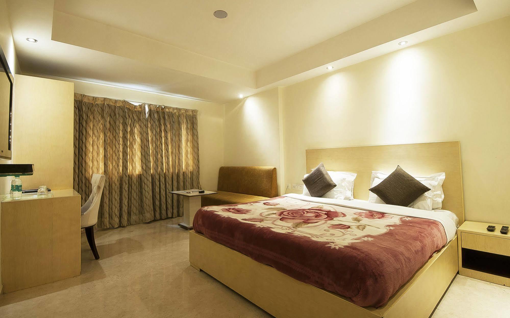Mayur Hotel Нью-Дели Экстерьер фото