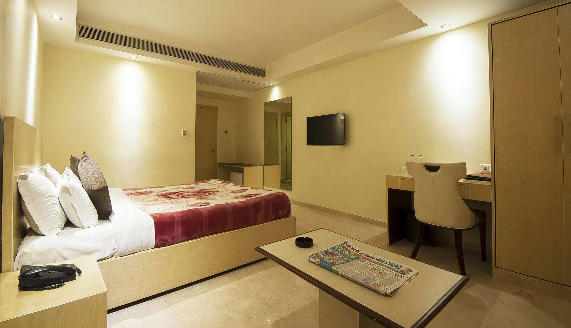 Mayur Hotel Нью-Дели Экстерьер фото
