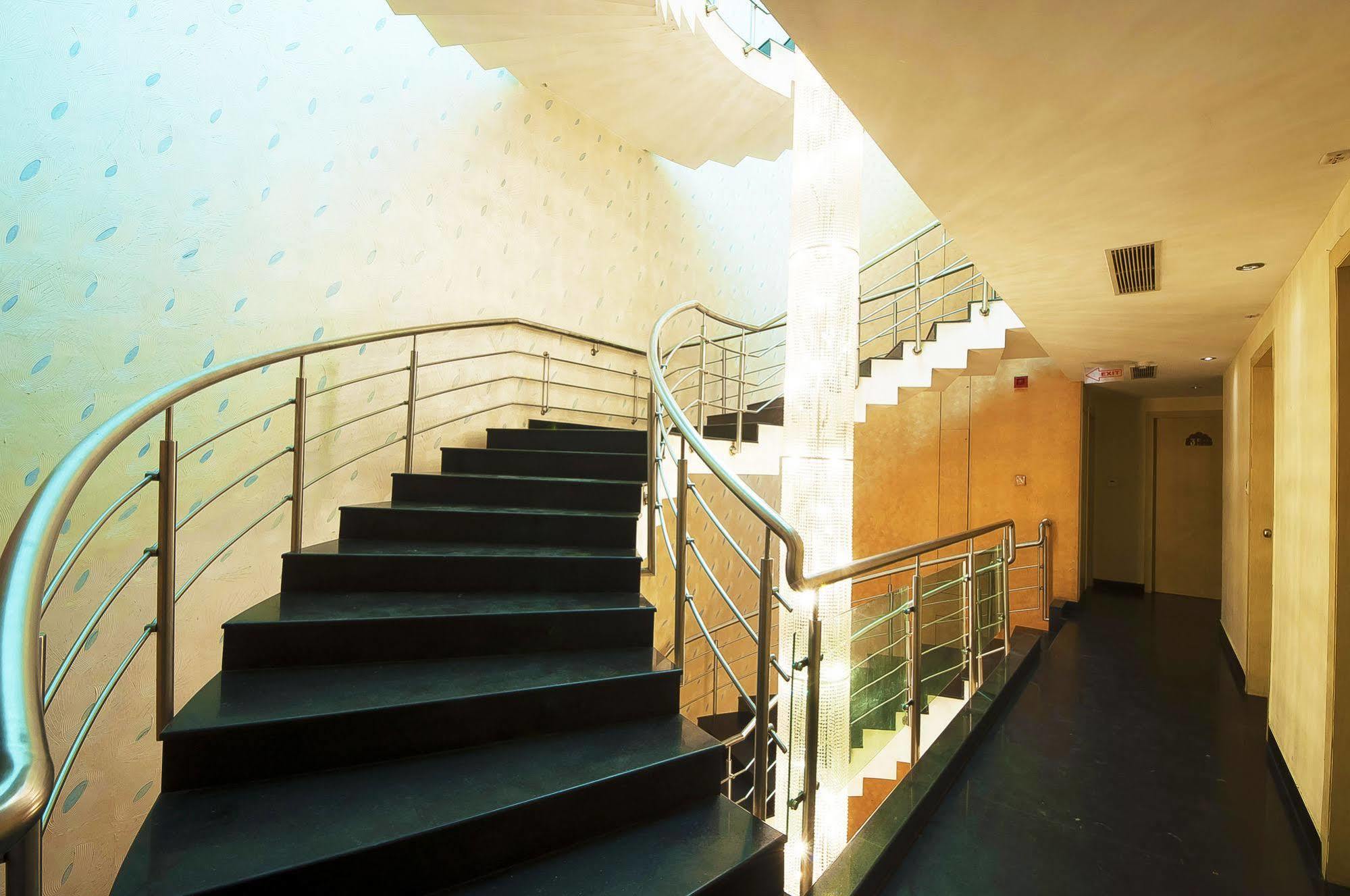Mayur Hotel Нью-Дели Экстерьер фото